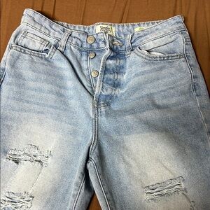 Simple society Relaxed women, Light Blue Distressed Jeans